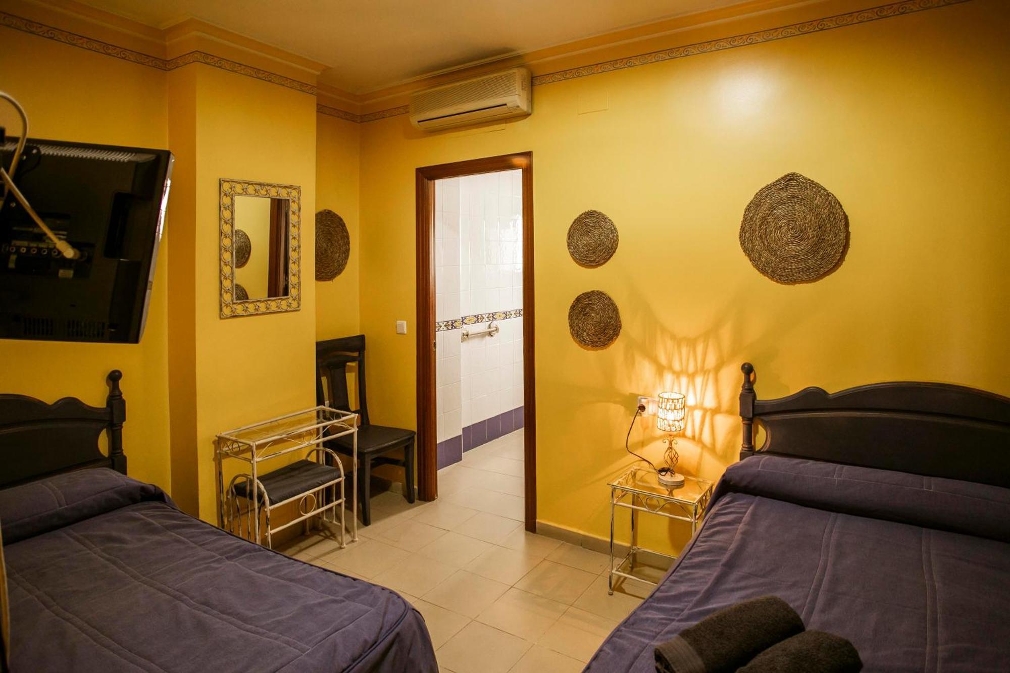 Pension Macarena Sevilla Bagian luar foto