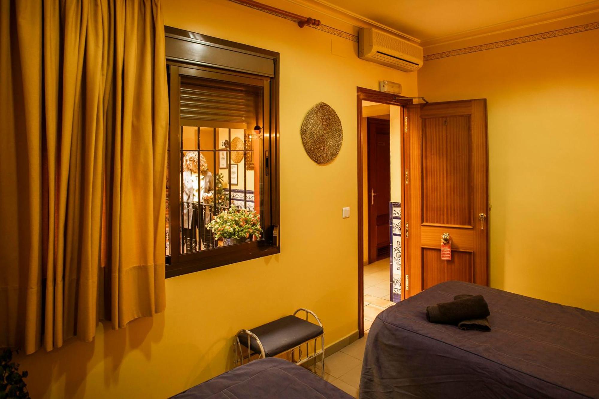 Pension Macarena Sevilla Bagian luar foto