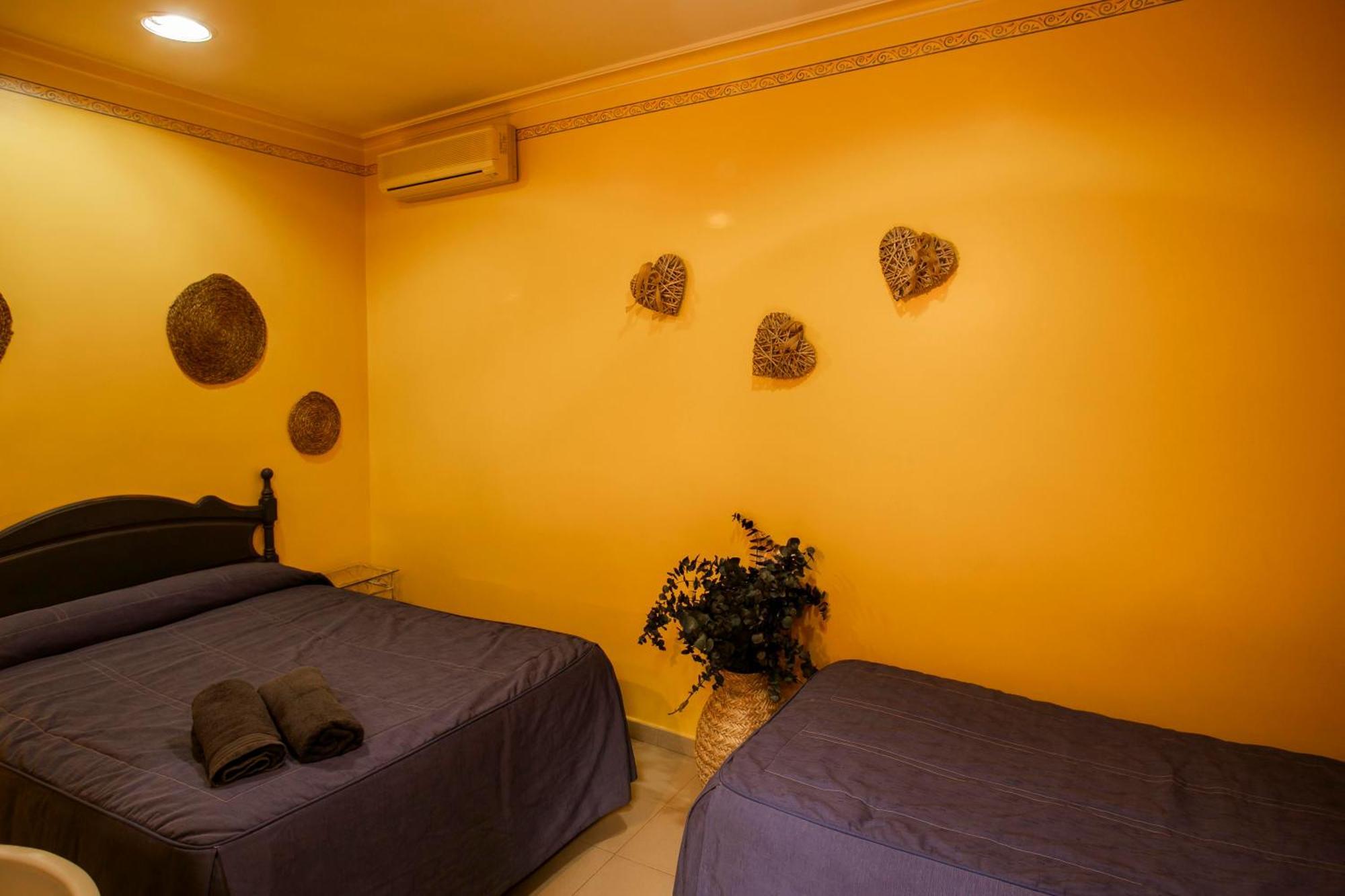 Pension Macarena Sevilla Bagian luar foto